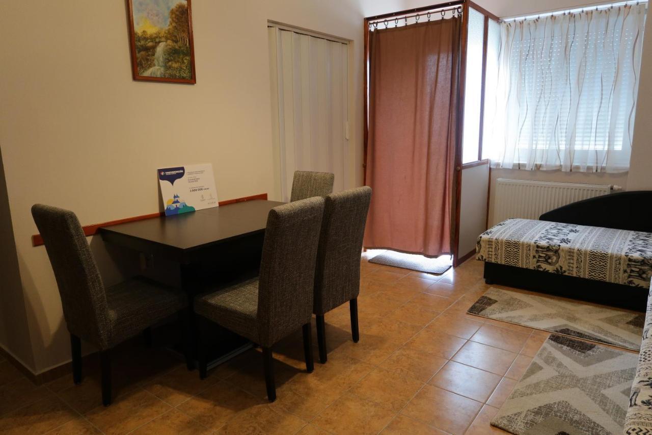 Eva Apartman Szigetvar Luaran gambar