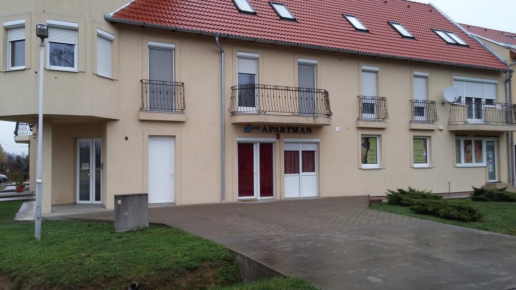 Eva Apartman Szigetvar Bilik gambar