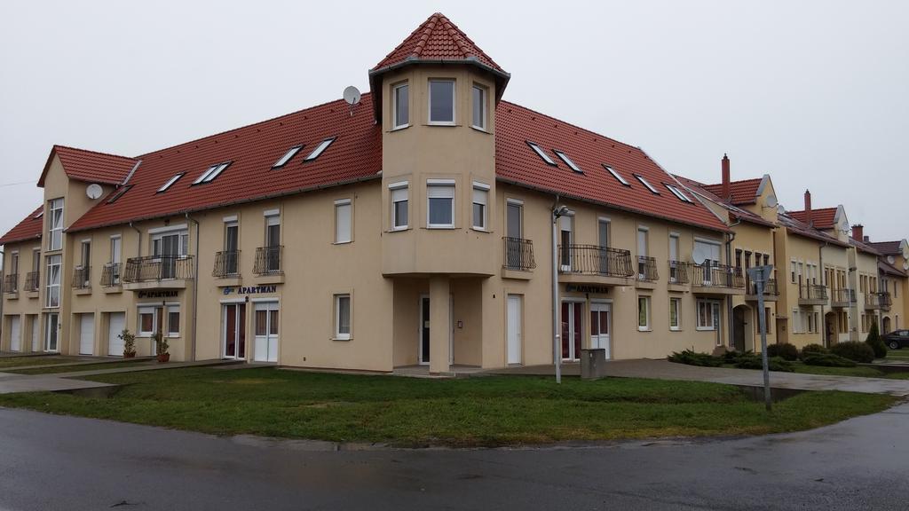 Eva Apartman Szigetvar Bilik gambar